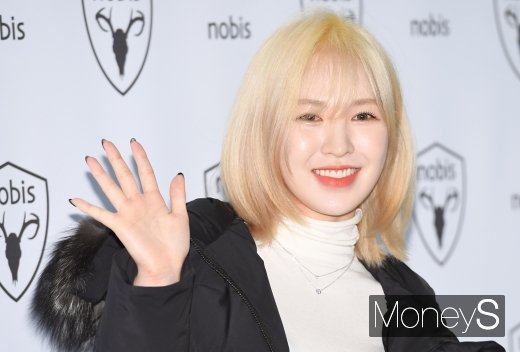 레드벨벳 웬디가 지난 11월14일 오후 서울 송파구 롯데백화점 에비뉴엘 월드타워점에서 열린 캐나다 프리미엄 아우터웨어 브랜드 노비스(nobis) 2019FW 시즌 테크니컬 푸퍼 켈렉션 론칭 이벤트 행사에 참석해 포즈를 취하고 있다. /사진=장동규 기자