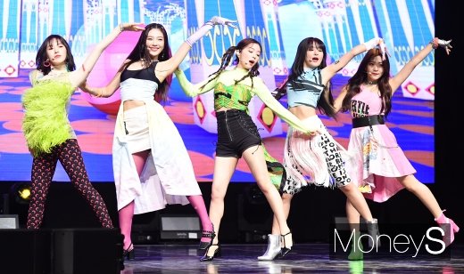 그룹 '레드벨벳' 멤버들. 왼쪽부터 웬디, 조이, 아이린, 슬기, 예리. /사진=장동규 기자