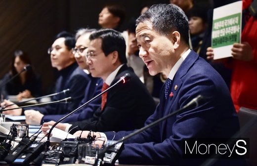 [머니S포토] 연금기금위, 2020년도 목표 심의·의결