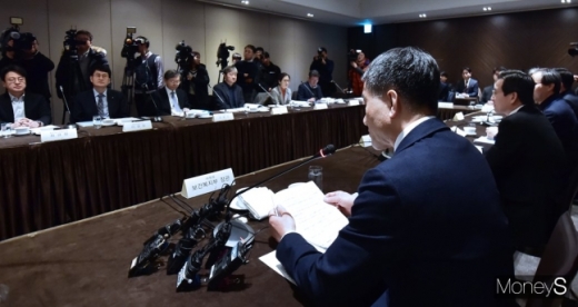 박능후 보건복지부 장관이 27일 서울 중구 더 플라자호텔에서 열린 국민연금기금운용위원회 회의에서 발언하고 있다. /사진=임한별 기자