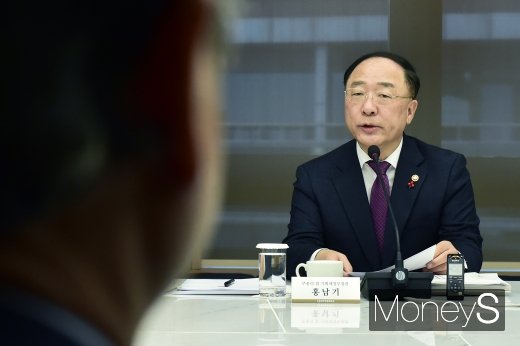 [머니S포토] 홍남기 부총리, 