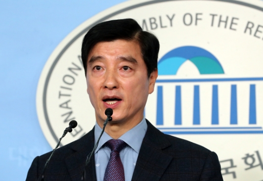 선거법 개정안 반대 의사를 내비친 자유한국당을 향해 비판성 논평을 낸 이해식 더불어민주당 대변인. /사진=뉴스1