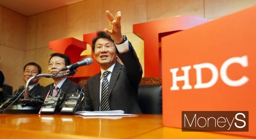 정몽규 HDC현대산업개발 회장이 지난달 12일 서울 용산 본사에서 아시아나항공 인수 우선협상대상자 선정 관련 기자회견을 하고 있다. / 사진=임한별 기자