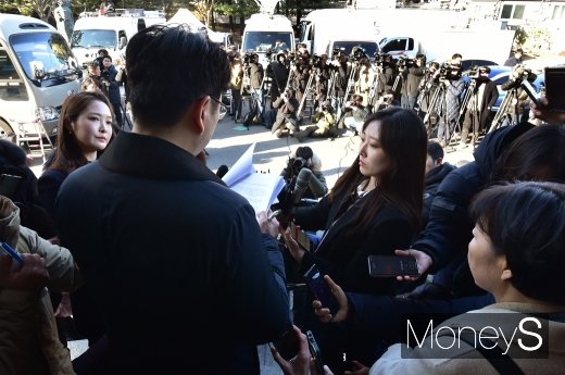 [머니S포토] 한일 위안부 합의 헌법소원 각하에 변호인 입장 발표