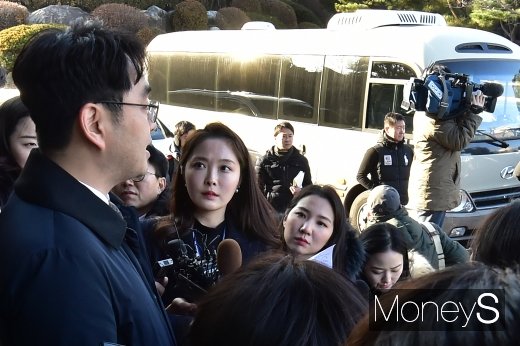 [머니S포토] 예상 못한 헌재의 각하 결정