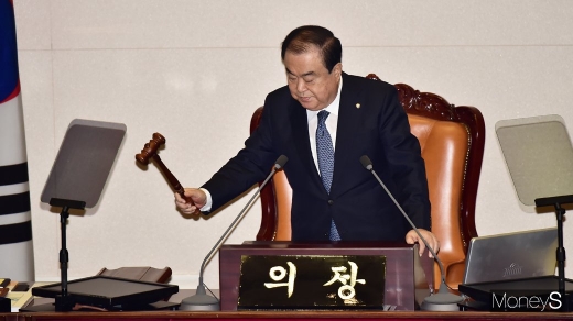 국회 본회의 개회 임박… 문희상 본회의장 입장(속보)
