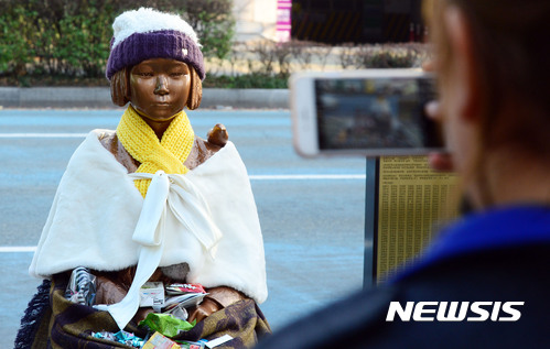 헌법재판소가 지난 2015년 한국과 일본 정부의 위안부 합의는 헌법소원 심판 대상이 아니라고 판단했다. /사진=뉴시스  