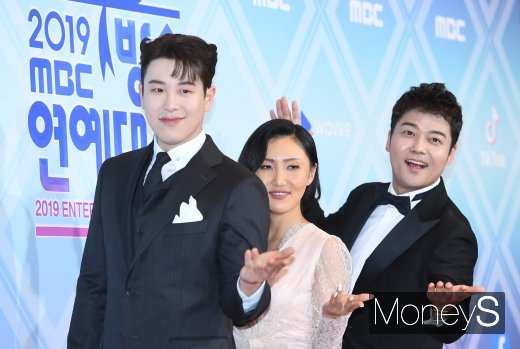 [머니S포토] 피오·화사·전현무 '2019 MBC 연예대상 진행 기대해주세요'