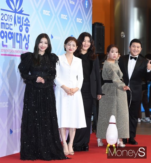 [머니S포토] 이사배·차홍·한혜연·홍현희·조세호 '우리는 언니네 쌀롱팀~'