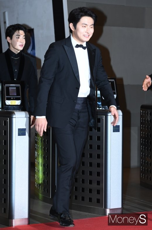 [머니S포토] 기안84 '멋진 턱시도 입고~'