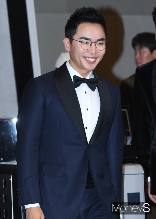 [머니S포토] 설민석, 환한 미소로(2019 MBC 연예대상)