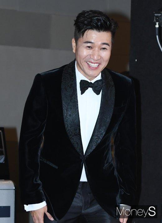 [머니S포토] 김종민 '매력적인 미소'(MBC 방송연예대상)