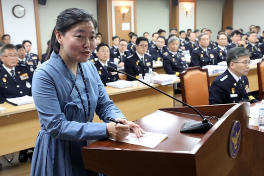 지난 10월4일 오후 서울 서대문구 경찰청에서 열린 국회 행정안전위원회의 경찰청 국정감사에서 임은정 울산지검 부장검사가 참고인 자격으로 출석해 검찰개혁과 검경 수사권 조정에 관한 소신을 밝히고 있다. /사진=뉴스1