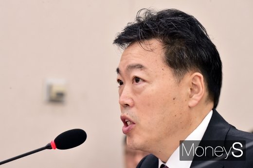 문재인 대통령이 30일 '2020년 신년 특별사면'을 단행했다. 김오수 법무부 차관이 이날  대상자를 발표했다. /사진=임한별 기자