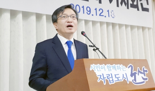 김의겸 전 청와대 대변인이 지난 19일 오전 전북 군산시 군산시청에서 기자회견을 갖고 21대 국회의원 총선 출마 선언을 하고 있다. /사진=뉴스1