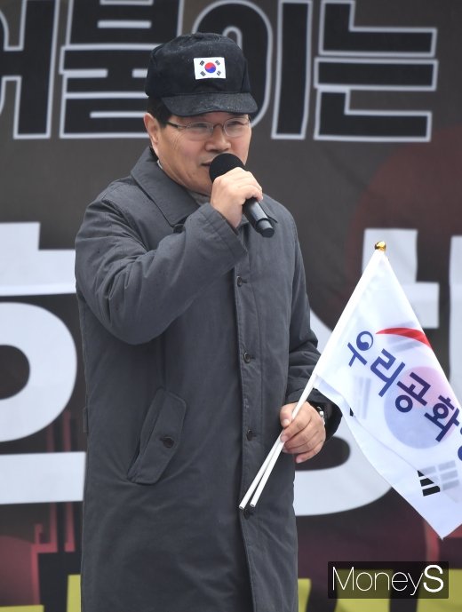 [머니S포토] 공수처법 표결 반대 집회에서 발언하는 홍문종 공동대표
