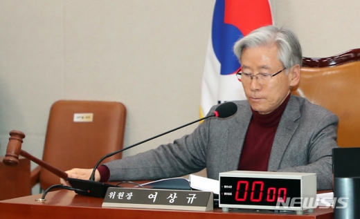 자유한국당 소속 여상규 법제사법위원회 위원장이 여당은 물론 한국당 등 야권을 향해 날 선 반응을 보였다. /사진=뉴시스   
