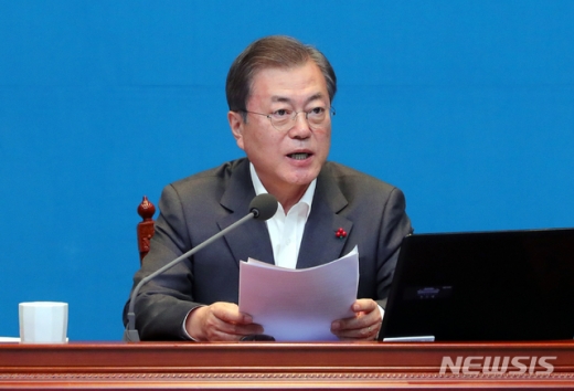 문재인 대통령이 16일 오후 청와대 여민관에서 열린 수석·보좌관회의를 주재하고 있다. /사진=뉴시스   