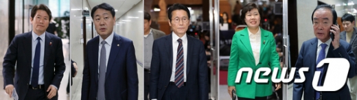 (왼쪽부터) 이인영 더불어민주당 원내대표,  김관영 바른미래당 최고위원, 윤소하 정의당 원내대표, 조배숙 민주평화당 원내대표, 장병완 대안신당 의원이 30일 오후 서울 여의도 국회에서 열린 '4+1협의체' 원내대표급 모임에 참석하고 있다. '4+1협의체'는 이날 본회의에 공수처법 표결을 앞두고 의견을 조정할 예정이다. /사진=뉴스1