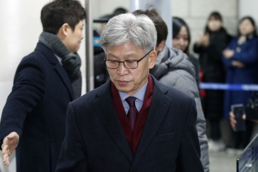 송병기 울산시 경제부시장이 31일 오전 서울 서초구 중앙지방법원에서 열린 구속 전 피의자심문(영장실질심사)에 출석하고 있다. /사진=뉴스1