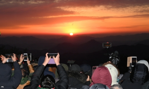 지난해 거창 감악산 새해 일출 전경./ 사진=거창군 제공.
