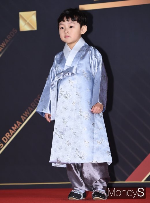[머니S포토] 김지훈 '한복 입고 왔어요'