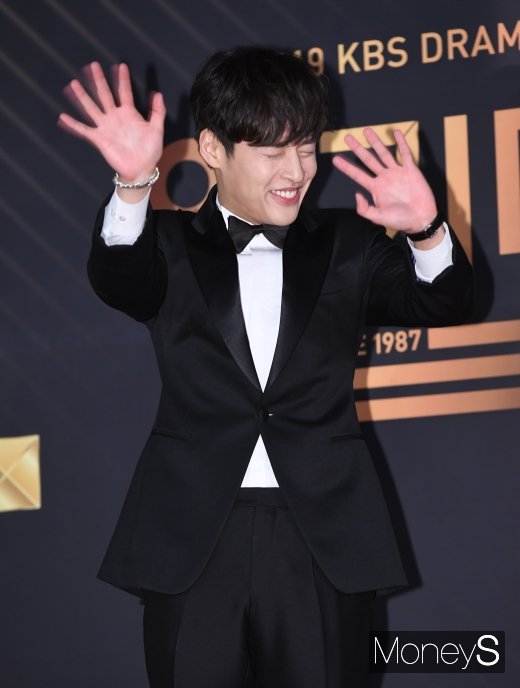 [머니S포토] 강하늘 '용식이 스타일~'