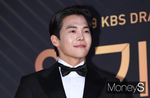 [머니S포토] 박은석 '옅은 미소'