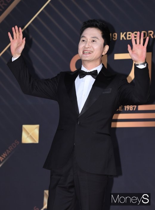 [머니S포토] 장현성 '레드카펫 마지막 배우'
