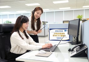 삼성전자가 한국산업의 서비스품질지수 두 가지 부문을 동시 석권했다. 사진은 삼성전자서비스 상담사가 고객 상담을 진행하는 모습. /사진제공=삼성전자