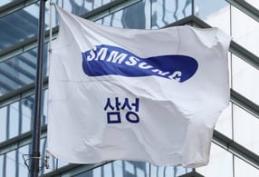 삼성전자 노사 합의안을 두고 계열사들의 불만이 고조되고 있다. 사진은 서울 서초구 삼성전자 본사 사옥에 걸린 삼성그룹 깃발 모습. /사진=뉴스