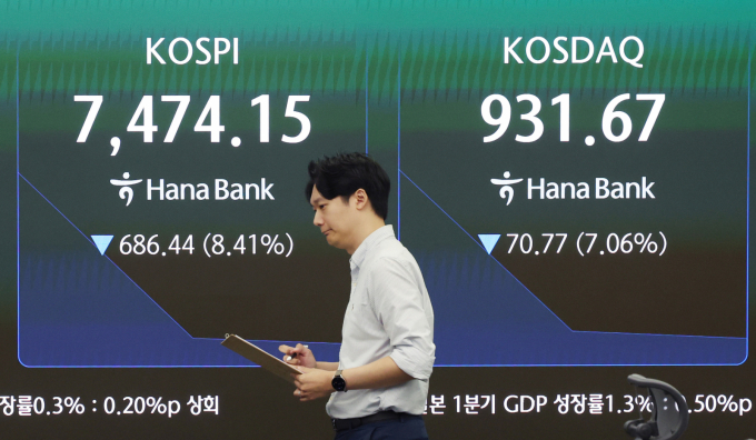 환율 1550원대 돌파에 희비...자동차·조선 '방긋' 항공·철강 '울상' - 뉴스 썸네일 이미지