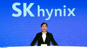 SK하이닉스가 ADR 상장 기념 타종 행사를 통해 화려한 시작을 알렸다. 사진은 타종 행사서 소감을 밝히고 있는 곽노정 SK하이닉스 사장. /사진=SK하이닉스 유튜브 캡쳐