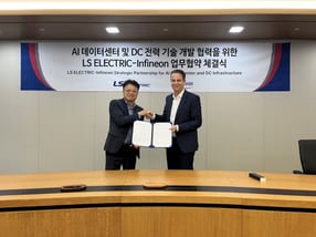 LS일렉트릭이 급증하는 전력 수요에 대응하기 위해 직류 기술 개발에 속도를 낸다. 사진은 안길영 LS일렉트릭 생산/R&amp;BD 총괄(왼쪽부터)과 안드레아스 바이슬 인피니언 테크놀로지스 산업·인프라(I2) 부문 최고영업책임자(CSO) 겸 수석부사장이 기념촬영을 하는 모습. /사진제공=LS일렉트릭