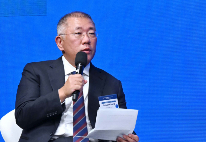 정의선 "현대차, 자동차 넘어 피지컬 AI 솔루션 기업으로 전환"
