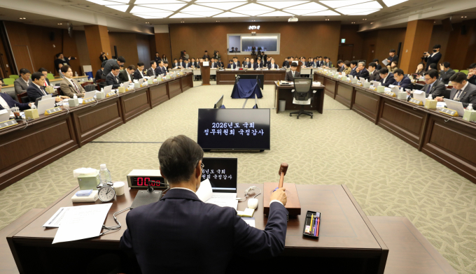 집값 뛰고 주가 출렁…국감 후반 '민생 난타전'