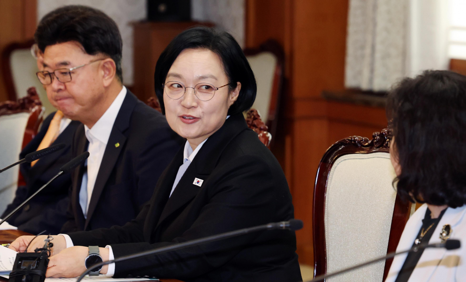 "한성숙 총리와 결혼합니다"…가짜 청첩장 돌린 남성 입건