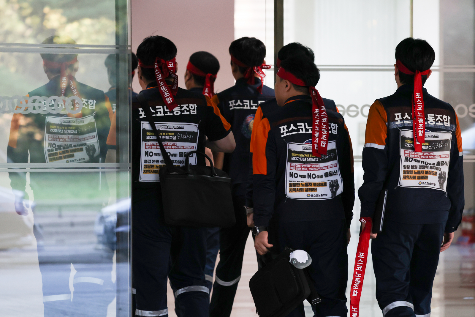 잠정 합의 HD현대중, 파업 예고 포스코 '희비'