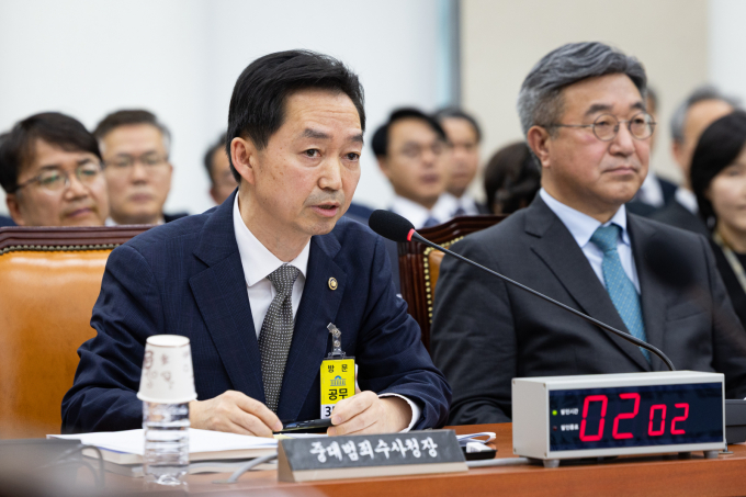 "대통령 지시 받아 적나"…중수청장 국무회의 배석 도마