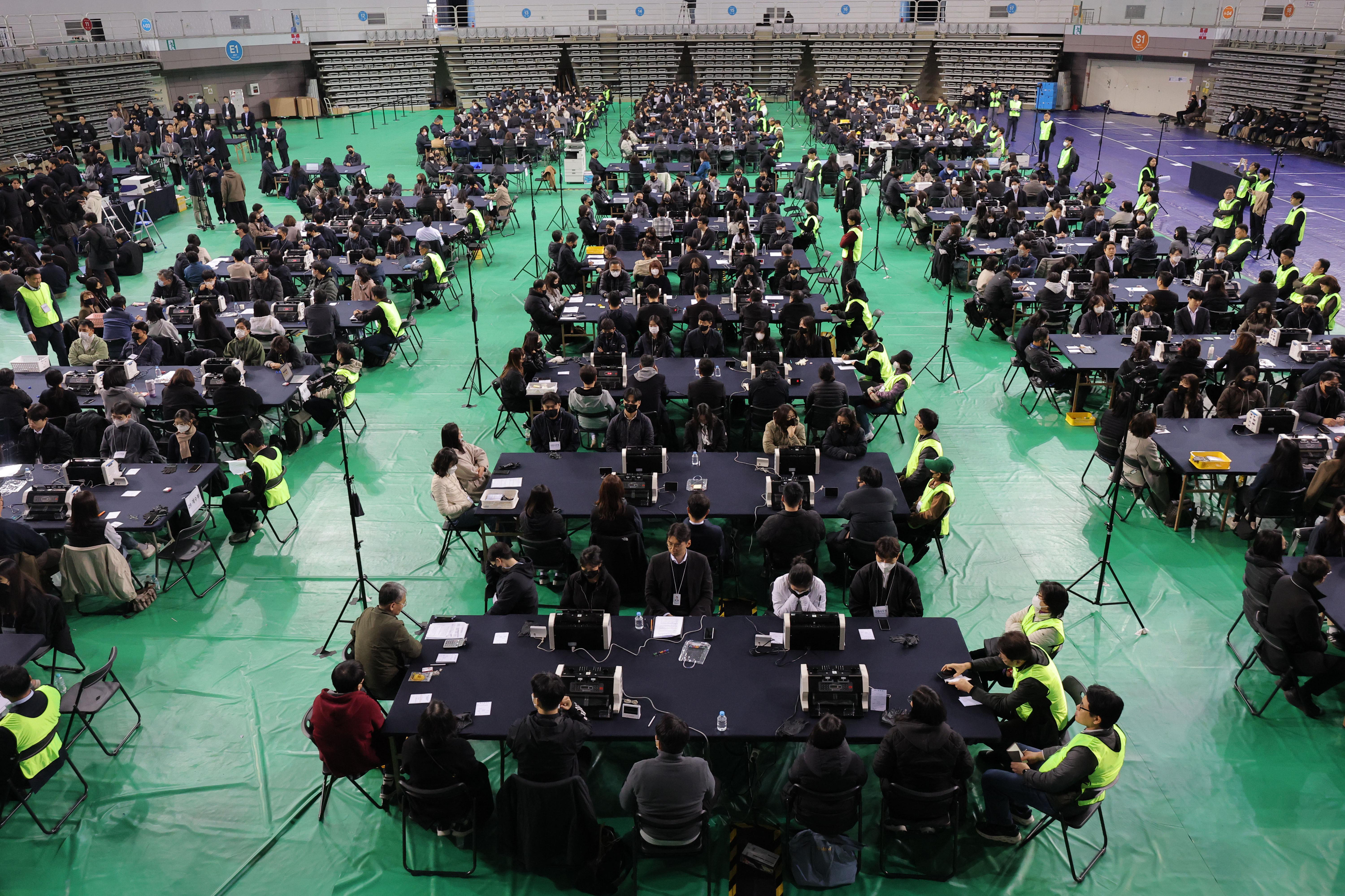 [사설] 5개월 만의 '올공' 투표지 검증… 선거 신뢰 회복 계기로