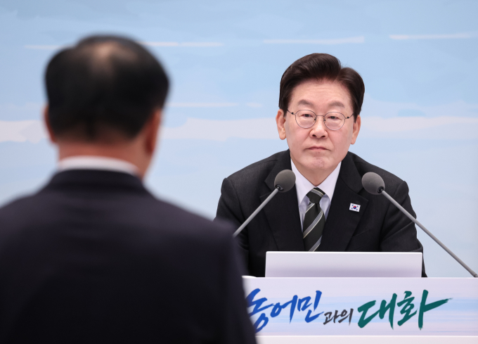 이 대통령 제안한 수출부담금…"기업 경쟁력 약화" 우려