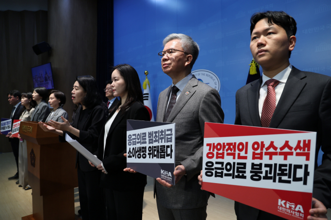 응급실 들이닥친 경찰, 꼭 그래야만 했나